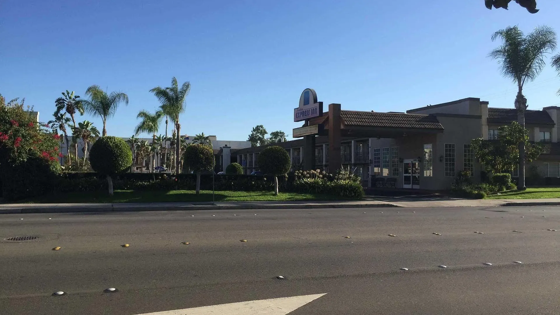 Queens Inn Anaheim Hotel